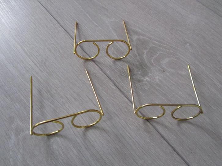 Drie poppen brilletjes, Verzamelen, Poppen, Zo goed als nieuw, Accessoires, Ophalen of Verzenden
