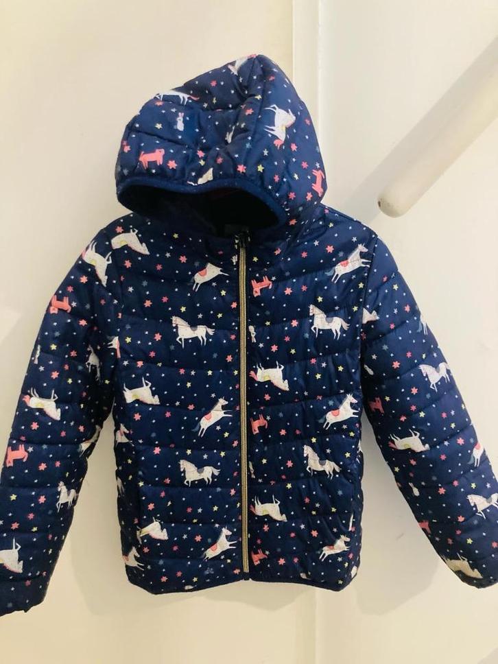 Meisjes Gewatteerde Jas met Eenhoornprint, Kinderen en Baby's, Kinderkleding | Maat 134, Zo goed als nieuw, Meisje, Jas, Ophalen of Verzenden