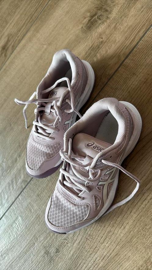Asics Upcourt 6 GS Kids Indoor Schoenen maat 35, Kinderen en Baby's, Kinderkleding | Schoenen en Sokken, Zo goed als nieuw, Schoenen