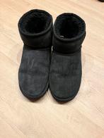 Gebruikte mini uggs, Kleding | Dames, Schoenen, UGG, Zwart, Snowboots, Ophalen of Verzenden