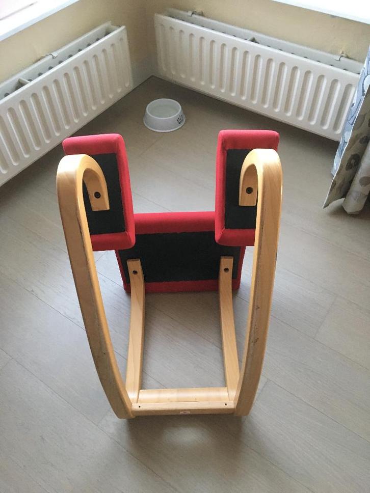 Knielstoel Balansstoel Peter Opsvik Stocke Varier, Huis en Inrichting, Stoelen, Gebruikt, Eén, Hout, Rood, Ophalen of Verzenden