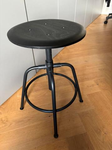 Ikea kruk Kullaberg en kussen parleternel beschikbaar voor biedingen