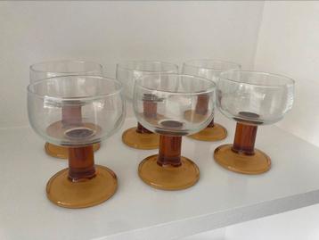 Vintage wijnglazen amber kleur voet beschikbaar voor biedingen