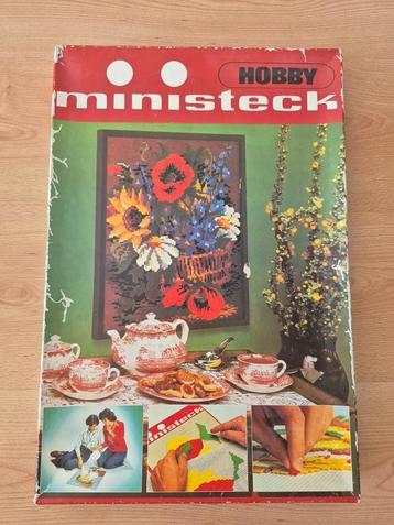 Ministeck met 2 dozen kleurenstrips Vintage beschikbaar voor biedingen