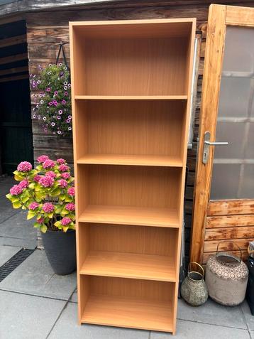 Gratis!! Boekenkasten beschikbaar voor biedingen