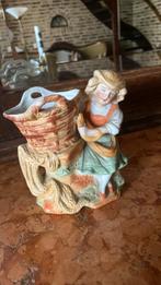 Antiek Porseleinen Beeldje Meisje met Mand, Antiek en Kunst, Antiek | Keramiek en Aardewerk, Ophalen of Verzenden