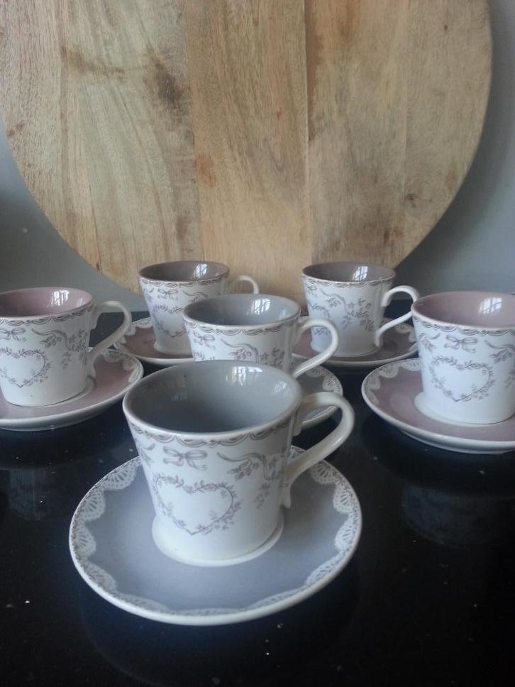 6 Franse kop en schotels in pasteltinten, Huis en Inrichting, Keuken | Servies, Zo goed als nieuw, Kop(pen) en/of Schotel(s), Overige stijlen