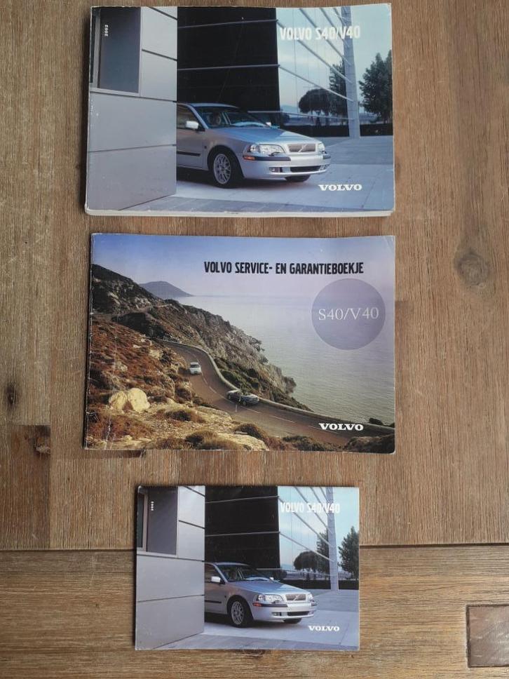 Instructieboekje + Serviceboekje - Volvo S40+V40 -Model 2002, Auto diversen, Handleidingen en Instructieboekjes, Verzenden