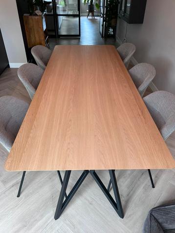 Tafelblad Studio Henk beschikbaar voor biedingen