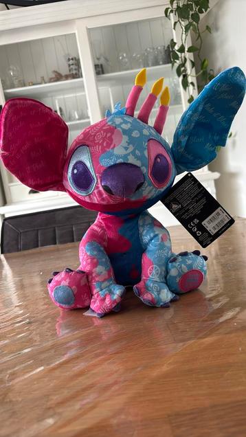 Stitch crashes sleeping beauty beschikbaar voor biedingen
