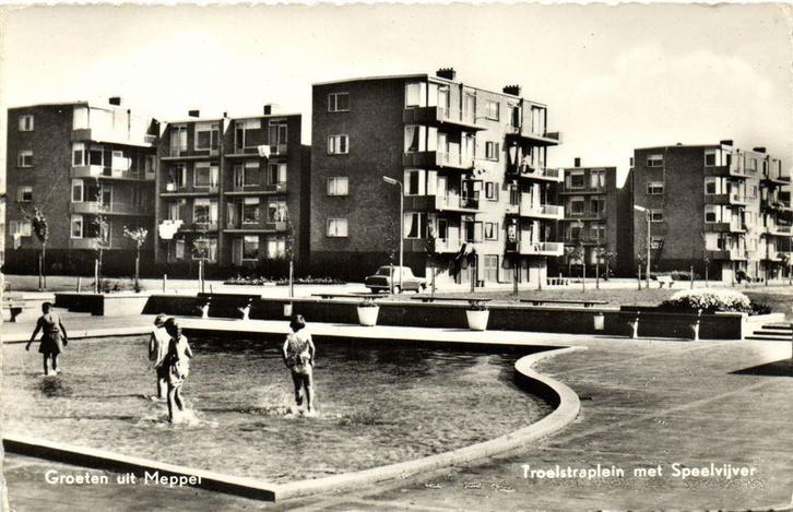 Groeten uit Meppel - Troelstraplein met Speelvijver - auto v, Verzamelen, Ansichtkaarten | Nederland, Ongelopen, Drenthe, Voor 1920