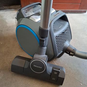 Miele Boost CX1 in nieuwstaat te koop wegens overlijden  beschikbaar voor biedingen