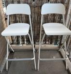 Opklapbare barkruk IKEA wit, Huis en Inrichting, Barkrukken, 2 krukken, Ophalen, Gebruikt, 60 tot 90 cm