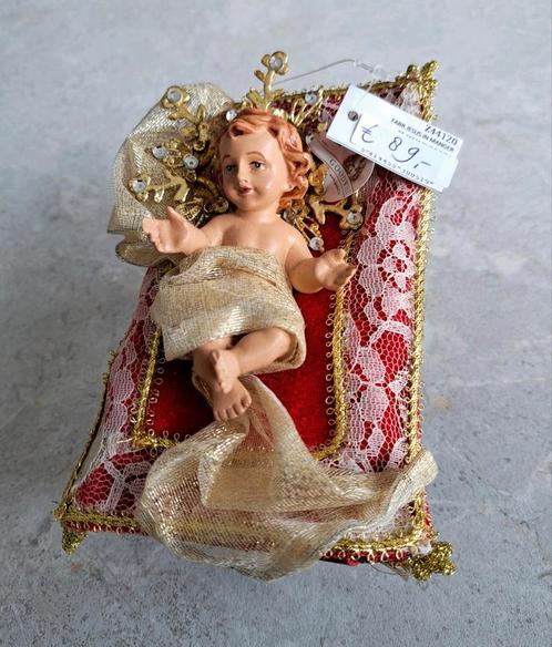 Nieuw GOODWILL Jezus in Kribbe rood, Verzamelen, Beelden en Beeldjes, Nieuw, Religie, Ophalen of Verzenden