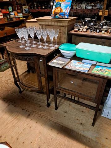 Leuk oude theekastje beschikbaar voor biedingen