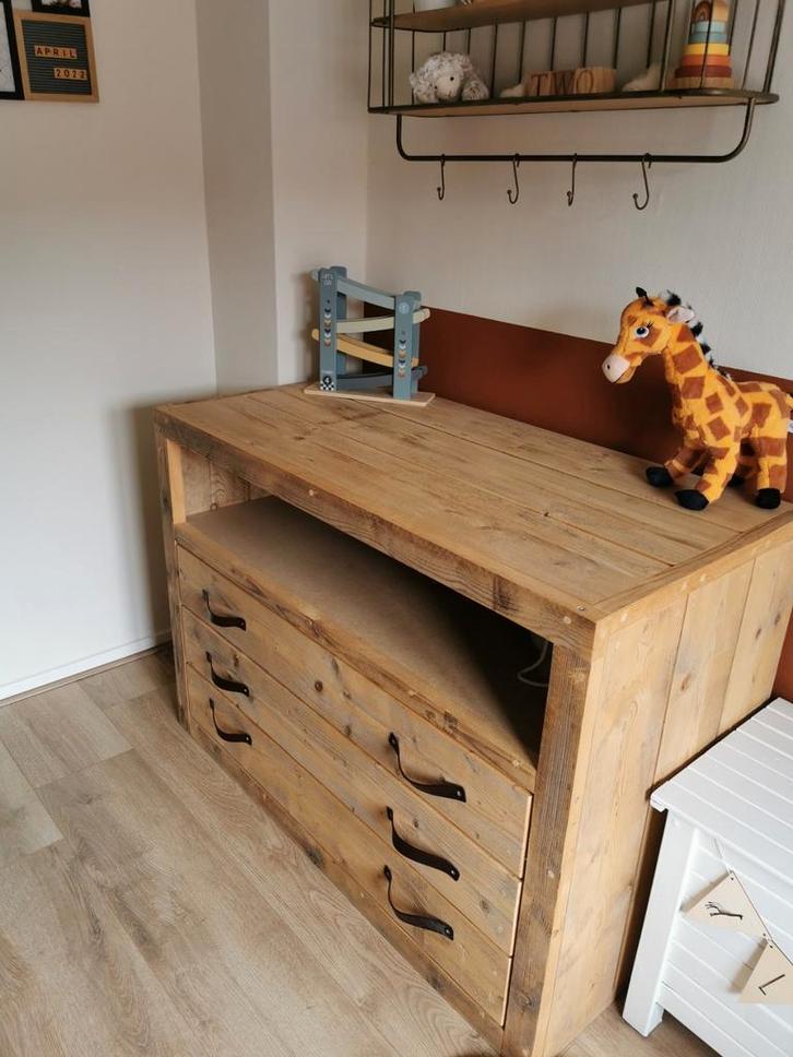 Steigerhout commode met lades en Ledikant, Kinderen en Baby's, Kinderkamer | Commodes en Kasten, Zo goed als nieuw, Commode, Minder dan 90 cm