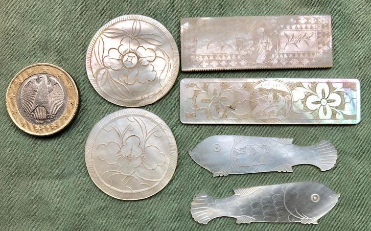 fiches van parelmoer vis etc - Gaming Chips, Antiek en Kunst, Curiosa en Brocante, Ophalen of Verzenden