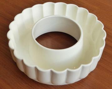 RIJSTRAND of PUDDINGVORM – keramiek - wit beschikbaar voor biedingen