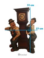 Vintage grote beeld Laurel & Hardy met staande klok gemerkt, Verzamelen, Beelden en Beeldjes, Ophalen of Verzenden, Gebruikt, Mens