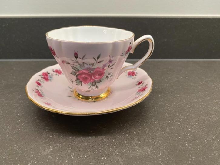 Vintage Colclough theekop en schotel, Antiek en Kunst, Antiek | Servies los, Ophalen of Verzenden