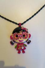 Ketting - Metalen roze poppetje met strassteentjes, Sieraden, Tassen en Uiterlijk, Overige materialen, Met strass, Ophalen of Verzenden