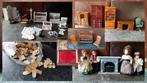 Poppenhuis VEEL - meubeltjes popjes accessoires kleedjes enz, Verzamelen, Poppenhuizen en Toebehoren, Ophalen of Verzenden, Gebruikt