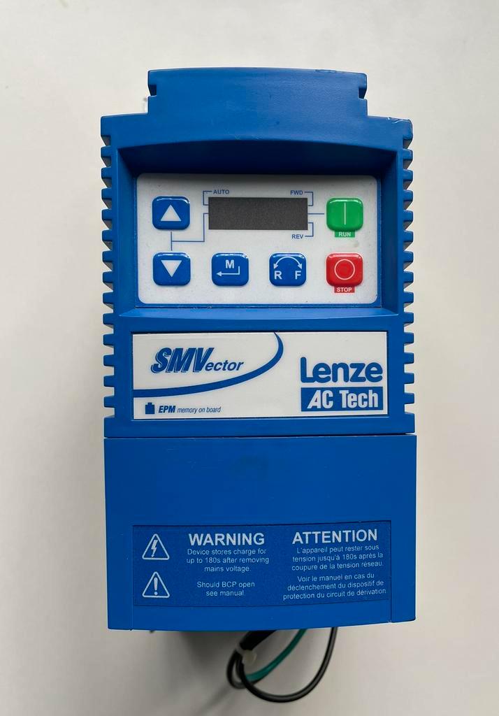 Lenze frequentieregelaar drive regelaar 230 V AC, Hobby en Vrije tijd, Elektronica-componenten, Zo goed als nieuw, Ophalen of Verzenden