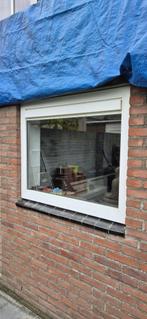 Kunststof kozijn met glas en ventilatierooster, Doe-het-zelf en Verbouw, Kozijnen en Schuifpuien, Kunststof, Gebruikt, Raamkozijn