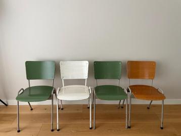 Vintage schoolstoelen – retro industrieel – set van 4 beschikbaar voor biedingen