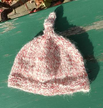 Alpacawol baby mutsje wit / rood 40 cm 0 - 6 maanden beschikbaar voor biedingen
