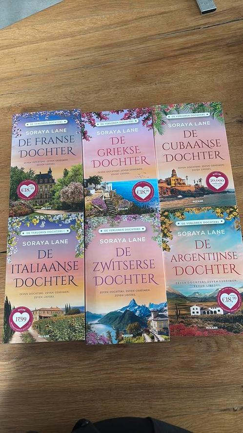 Soraya Lane de verloren dochters deel 1 t/m 6, Boeken, Romans, Zo goed als nieuw, Ophalen of Verzenden