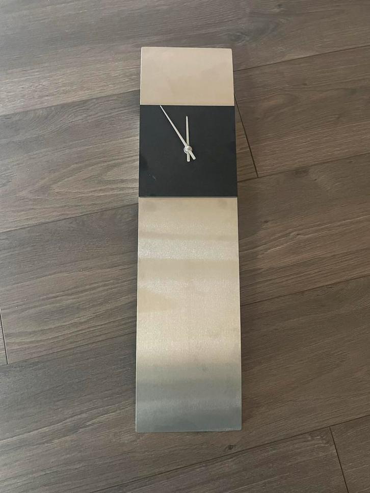 Studio Eldik Follega RVS Klok - Stijlvol Design, Huis en Inrichting, Woonaccessoires | Overige, Zo goed als nieuw, Ophalen of Verzenden