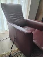 Lederen, elektrisch bediende sta-op fauteuil, Ophalen, Zo goed als nieuw, 50 tot 75 cm