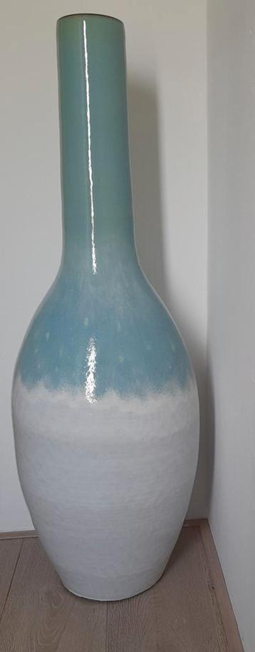 Grote blauw/grijze aardewerken sier vaas - 107cm beschikbaar voor biedingen