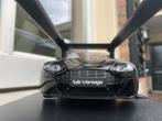 1:18 Aston Martin V12 Vantage Black 2010 Autoart / JJTOP, Hobby en Vrije tijd, Modelauto's | 1:18, Ophalen of Verzenden, Zo goed als nieuw