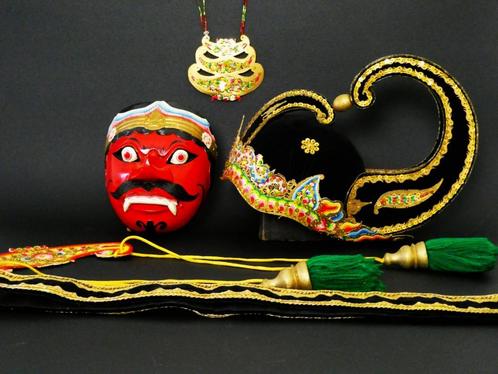 Wayang Wong kulit hoed masker 2 kettingen en een riem, Antiek en Kunst, Kunst | Niet-Westerse kunst, Ophalen of Verzenden