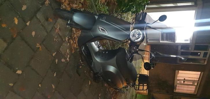 Senzo Rivalux scooter, Fietsen en Brommers, Snorfietsen en Snorscooters, Zo goed als nieuw, Overige merken, Benzine, Ophalen