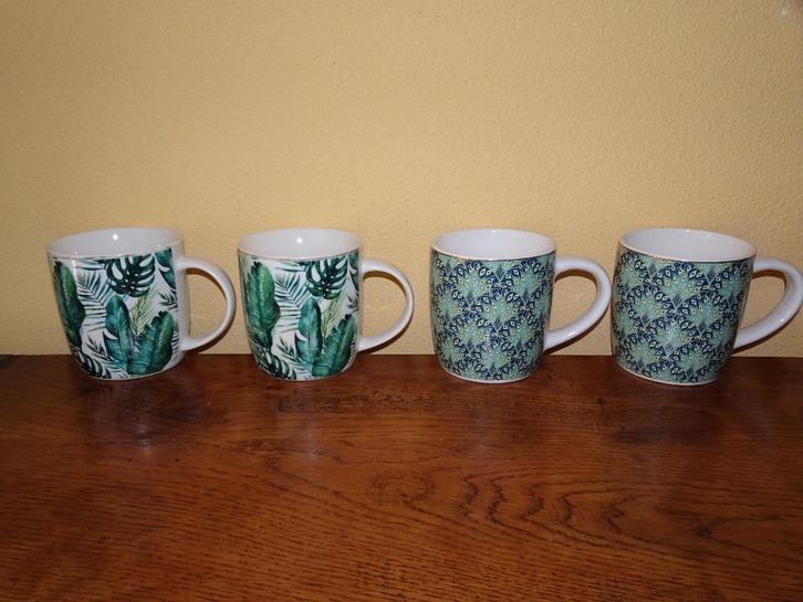 4 Siaki mokken met oor, Huis en Inrichting, Keuken | Servies, Gebruikt, Kop(pen) en/of Schotel(s), Overige stijlen, Porselein