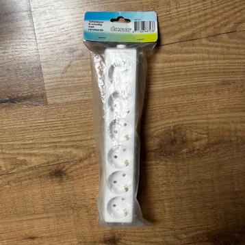 stekkerdoos 6-voudig met randaarde NIEUW beschikbaar voor biedingen