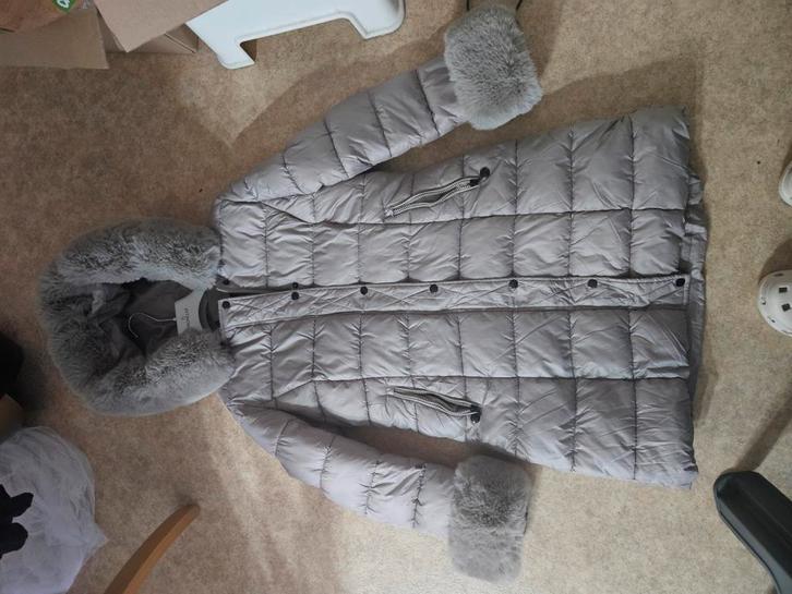 Warme winterjas met afneembaar bont, Kleding | Dames, Jassen | Winter, Zo goed als nieuw, Zwart, Ophalen of Verzenden