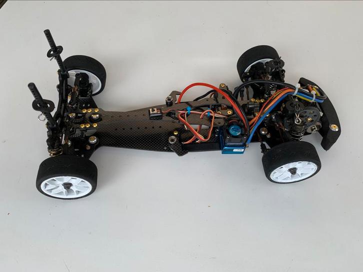 MTS FFV3 1/10 FWD met ETS 13.5T motor en Savox stuurservo, Hobby en Vrije tijd, Modelbouw | Radiografisch | Auto's, Zo goed als nieuw