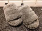 Ugg pantoffels. Maat 37, Kleding | Dames, Schoenen, Ophalen of Verzenden, Zo goed als nieuw, Grijs, Pantoffels of Sloffen