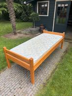 1x eenpersoonsbed met matras, degelijk hout, Ophalen, Zo goed als nieuw