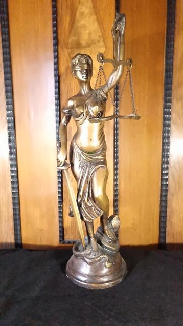 Bronzen beeld van Vrouwe Justitia  beschikbaar voor biedingen