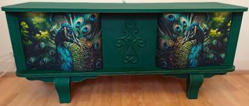 Een groen dressoir, TV kast, "Pauwen", eclectisch, brocante beschikbaar voor biedingen