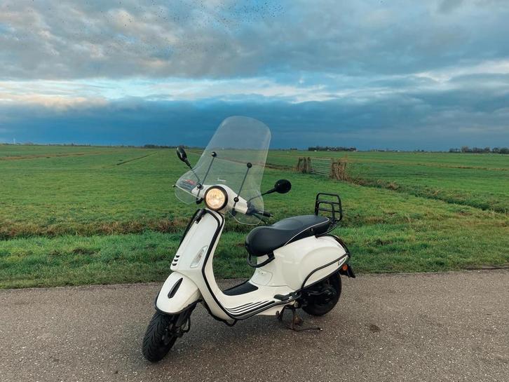 VESPA PRIMAVERA – 2017, Fietsen en Brommers, Scooters | Vespa, Zo goed als nieuw, Overige modellen, Benzine, Ophalen