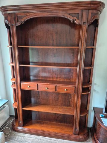 Wandkast Wortelnoten - Klassiek beschikbaar voor biedingen