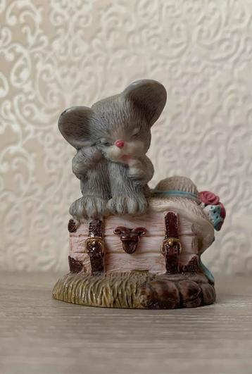 Schattig beeldje van een muisje beschikbaar voor biedingen