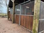 2 paardenboxen deels kunststof goede staat!, Dieren en Toebehoren, Stalling, 2 of 3 paarden of pony's