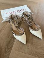 Valentino Garavani Rockstud Hakken - Maat 37, Kleding | Dames, Ophalen of Verzenden, Gedragen, Beige, Pumps